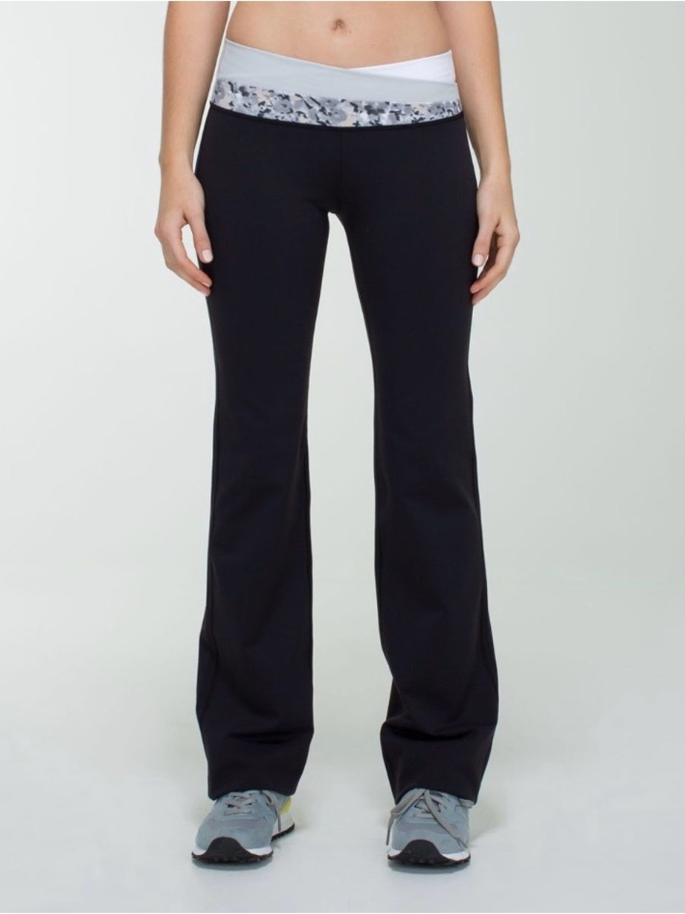 Lululemon Black Astro Pant Full On Luon women’s size 6 Tall